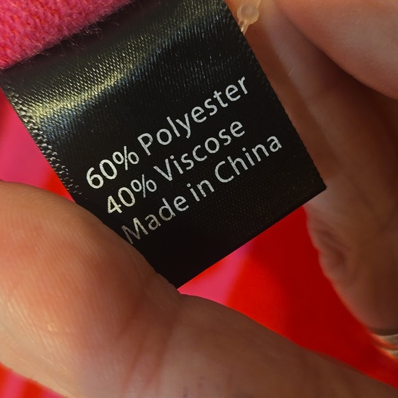 New Bloomingdale's Limited Edition Red/Pink 150'th Anniversary Patterned Scarf - Picture 8 of 9